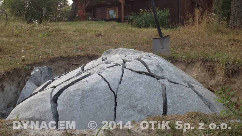Sprengen, Zerstoeren der Granitsteine - Steine - Feldsteine - Findlinge - Felsbloecke mit dem explosionsfreien Quellsprengstoff Dynacem 11_14